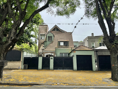 Comoda Casa Con Jardin Y Piscina En Olivos, Zona Quinta Presidencial.